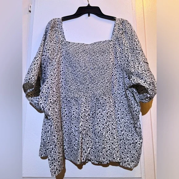 Plus Size- White Floral Print Blouse - Picture 4 of 5